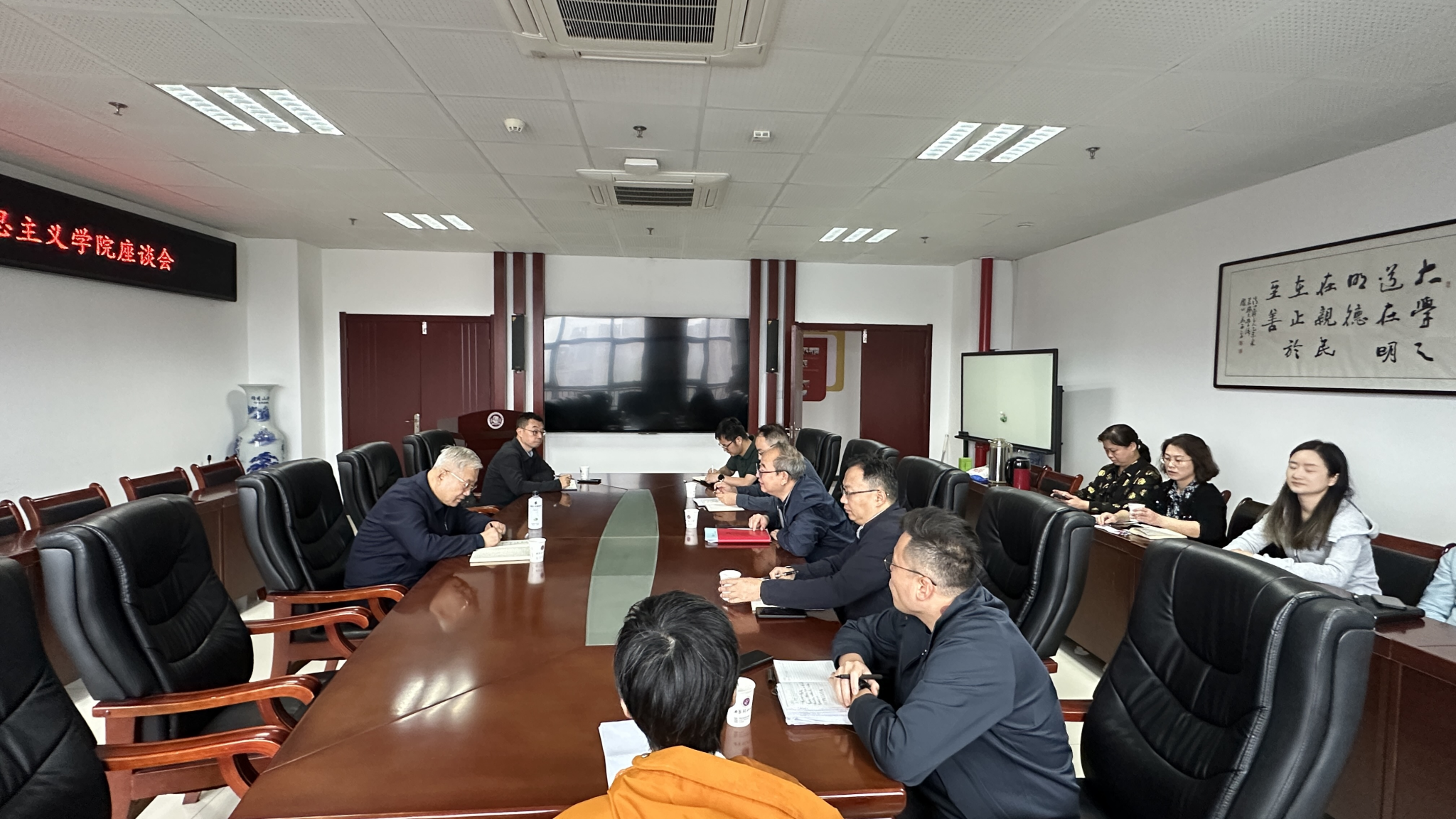 李智军到马克思主义学院调研并深入思政课堂听课